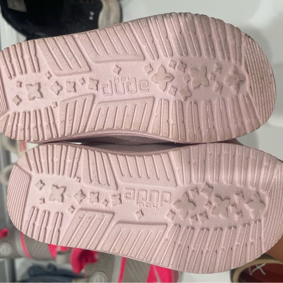 Pink glitter hey dudes - Picture 2 of 3